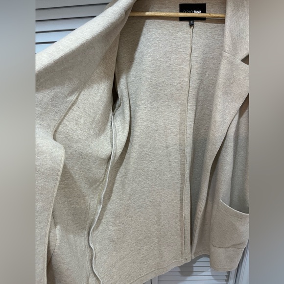 Women’s Blazer-Style Sweater Jacket - Picture 3 of 3